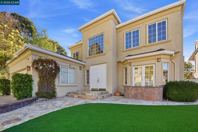 1 Bay Forest Pl, Oakland, CA 94611