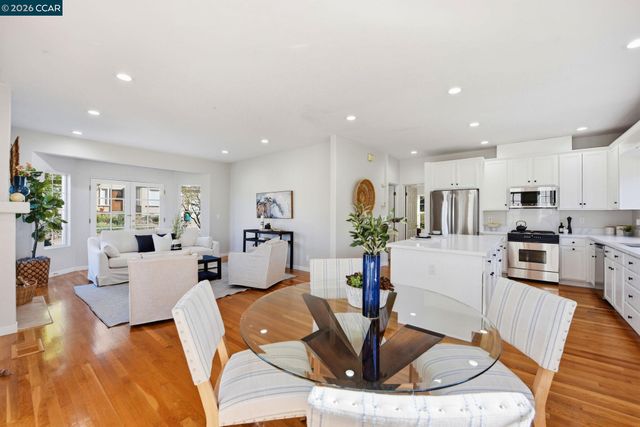 1 Bay Forest Pl, Oakland, CA 94611