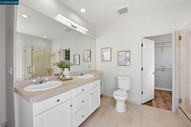 1 Bay Forest Pl, Oakland, CA 94611