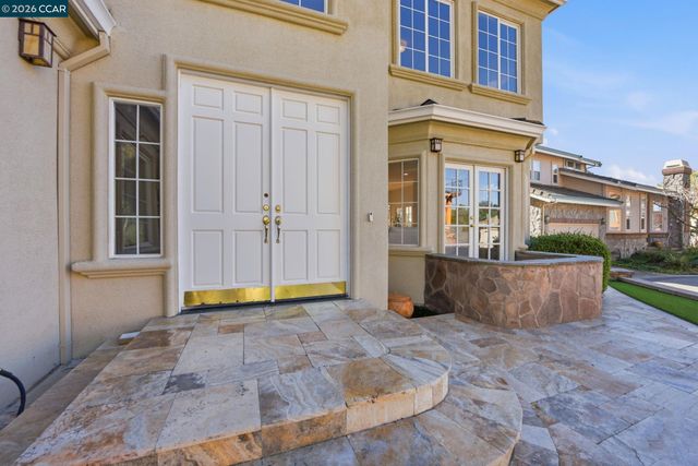 1 Bay Forest Pl, Oakland, CA 94611