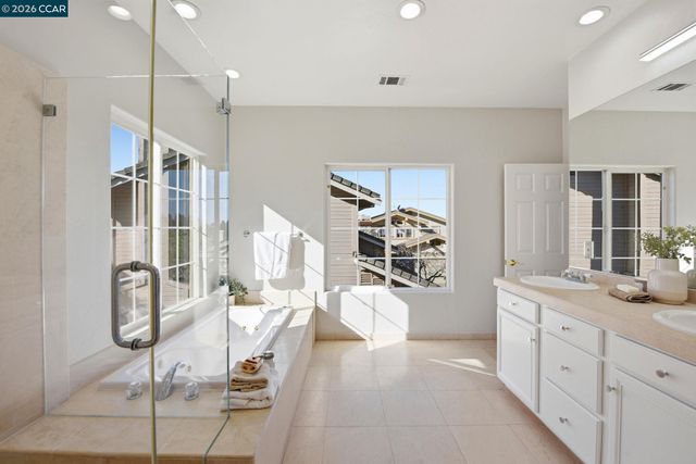 1 Bay Forest Pl, Oakland, CA 94611