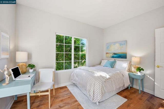 1 Bay Forest Pl, Oakland, CA 94611