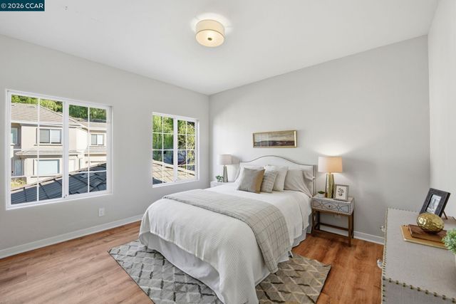 1 Bay Forest Pl, Oakland, CA 94611