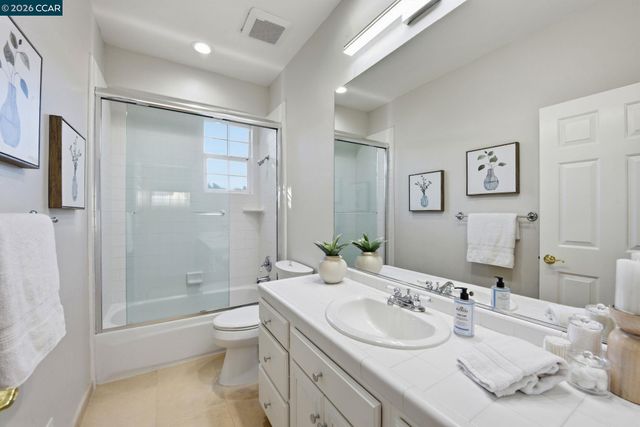 1 Bay Forest Pl, Oakland, CA 94611