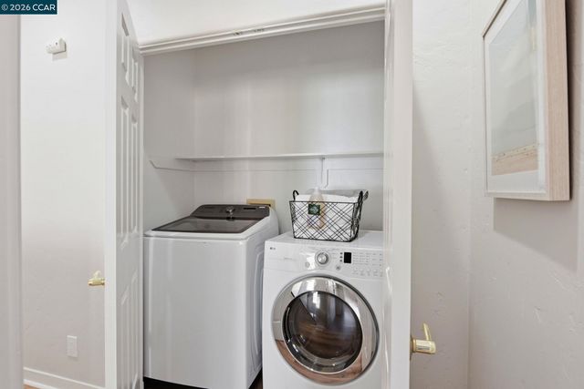 1 Bay Forest Pl, Oakland, CA 94611