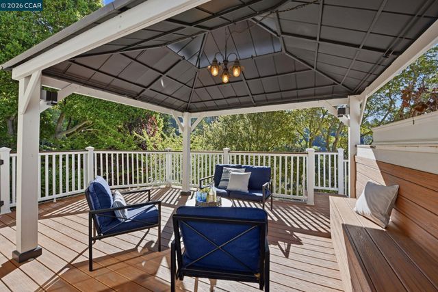 1 Bay Forest Pl, Oakland, CA 94611