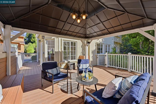 1 Bay Forest Pl, Oakland, CA 94611