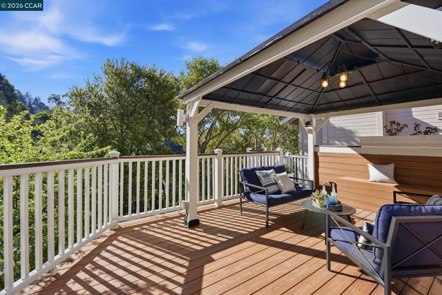 1 Bay Forest Pl, Oakland, CA 94611