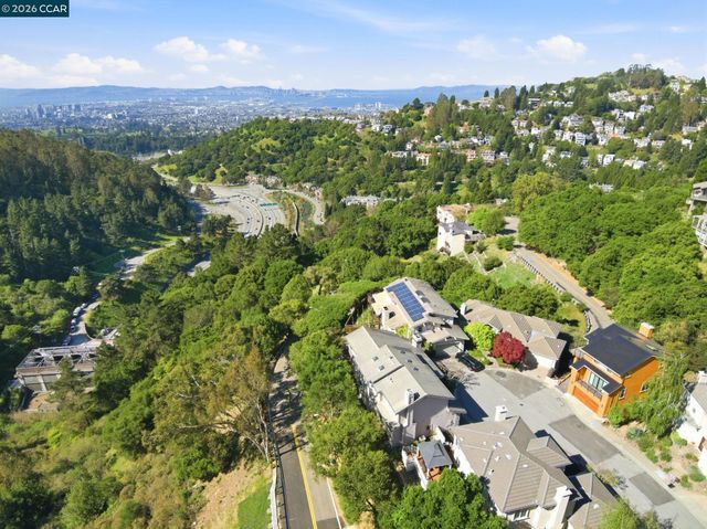 1 Bay Forest Pl, Oakland, CA 94611