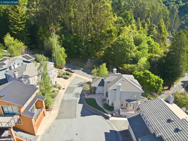 1 Bay Forest Pl, Oakland, CA 94611