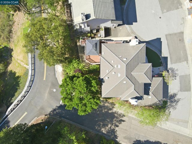 1 Bay Forest Pl, Oakland, CA 94611