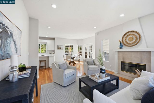 1 Bay Forest Pl, Oakland, CA 94611