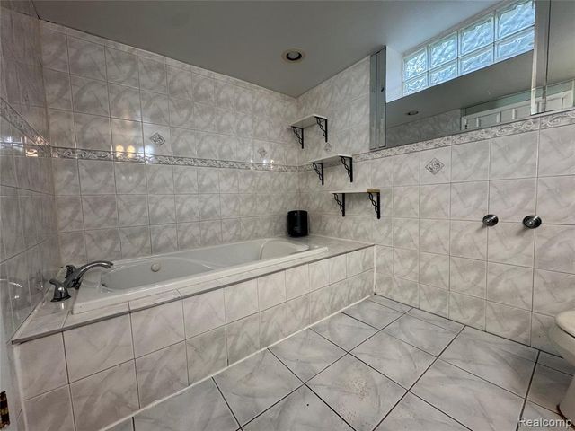 19742 Whitcomb Street, Detroit, MI 48235