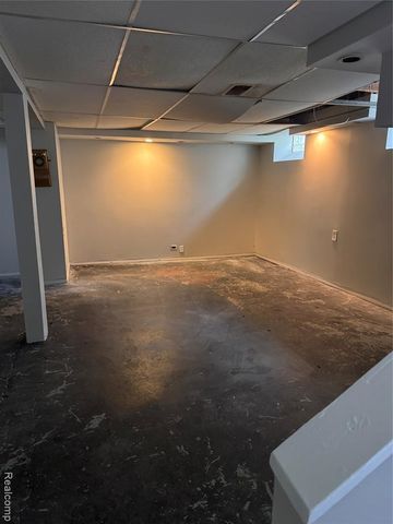 19742 Whitcomb Street, Detroit, MI 48235