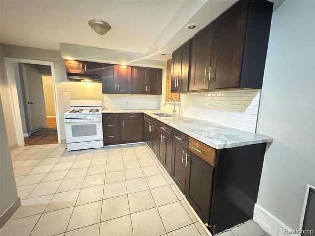 19742 Whitcomb Street, Detroit, MI 48235