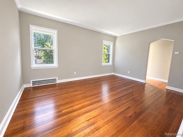19742 Whitcomb Street, Detroit, MI 48235