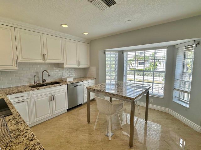 4230 N OCEAN Drive, Hollywood, FL 33019