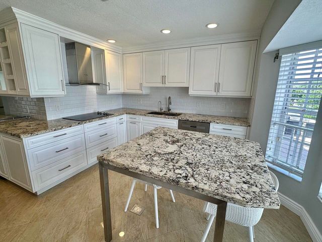 4230 N OCEAN Drive, Hollywood, FL 33019