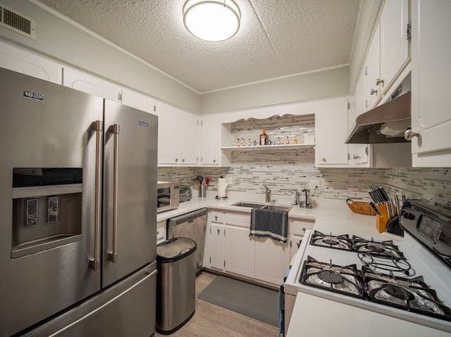 10501 S Highland Avenue 204B, Worth, IL 60482