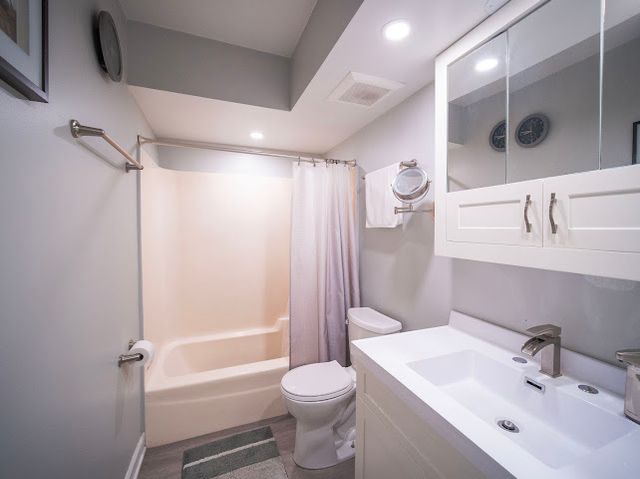 10501 S Highland Avenue 204B, Worth, IL 60482