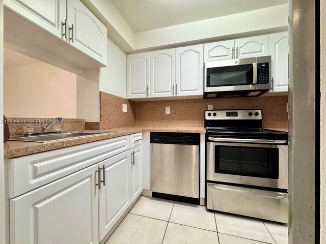 8255 SW 152nd Ave E-215, Miami, FL 33193