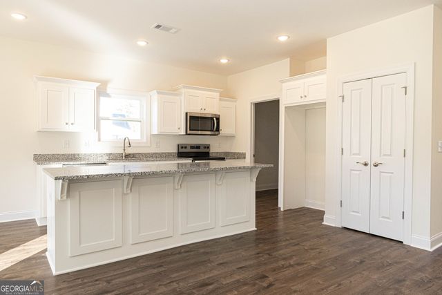 705 Riverside Estates, Lanett, AL 36863