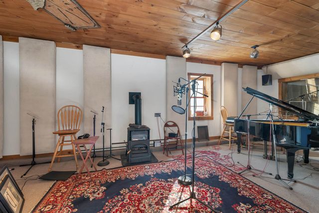 11 White Plains Road, Webster, NH 03303