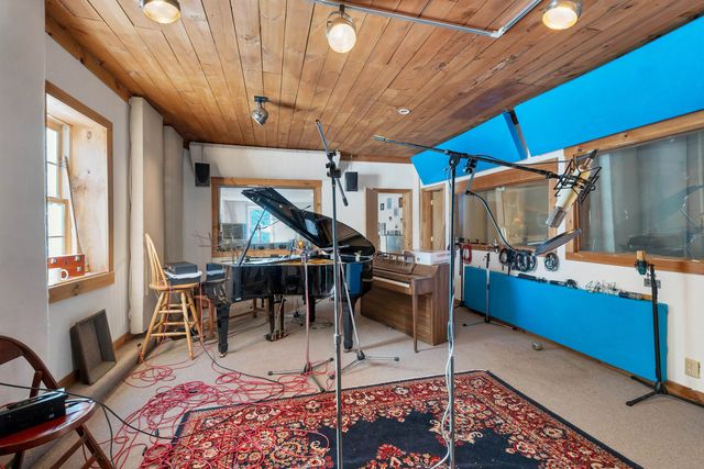 11 White Plains Road, Webster, NH 03303