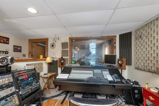 11 White Plains Road, Webster, NH 03303