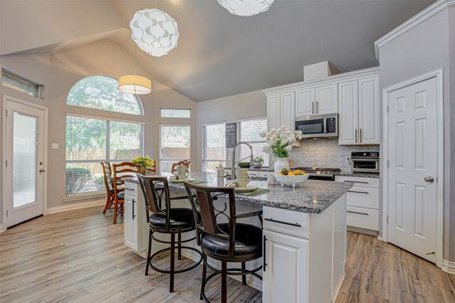 5704 Kelly Court, Haltom City, TX 76137