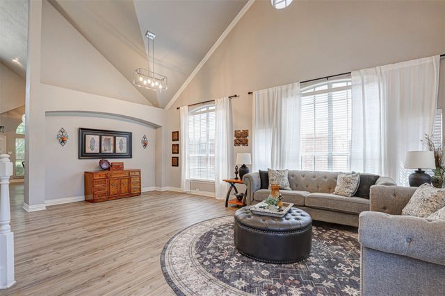 5704 Kelly Court, Haltom City, TX 76137