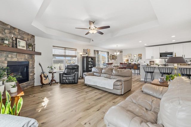 625 Mary WAY, Slinger, WI 53086