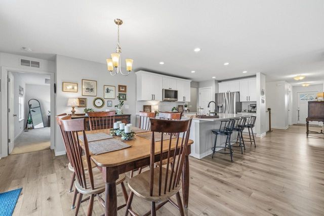 625 Mary WAY, Slinger, WI 53086