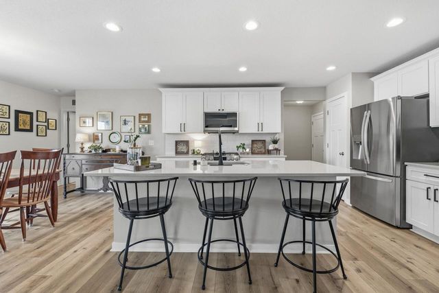 625 Mary WAY, Slinger, WI 53086