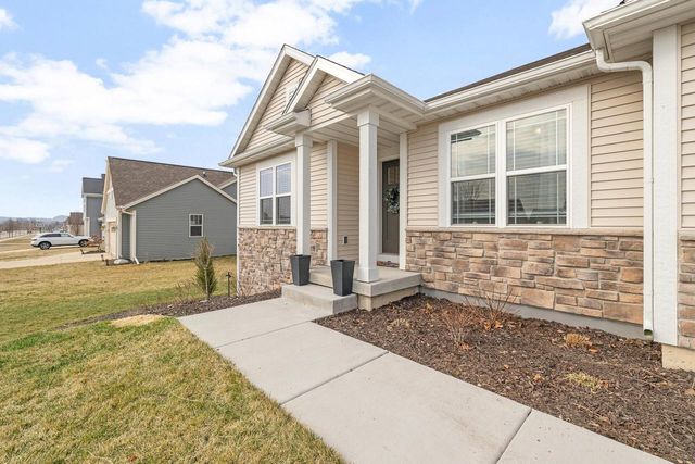 625 Mary WAY, Slinger, WI 53086