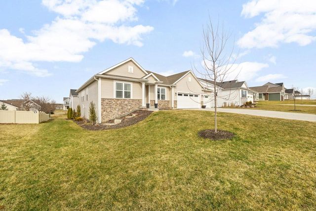 625 Mary WAY, Slinger, WI 53086