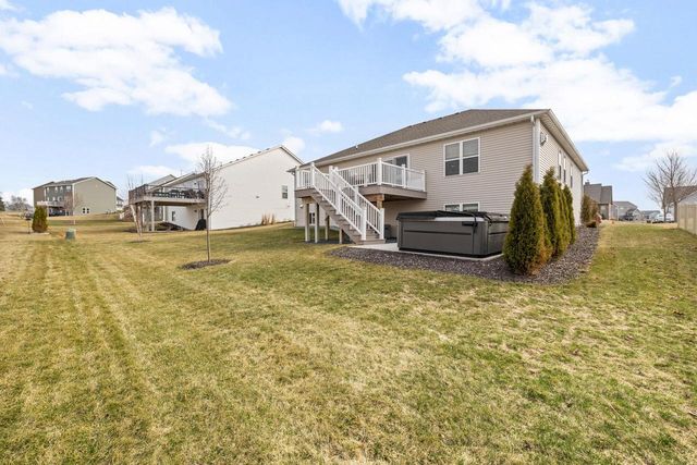 625 Mary WAY, Slinger, WI 53086