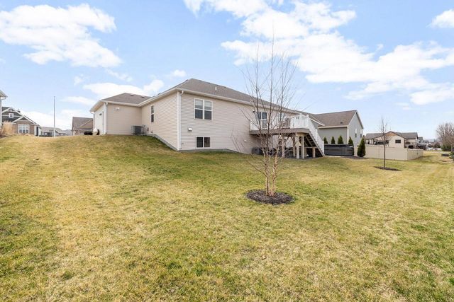 625 Mary WAY, Slinger, WI 53086
