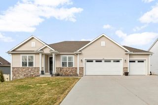 625 Mary WAY, Slinger, WI 53086