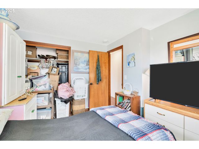 2828 Se 45TH Ct, Hillsboro, OR 97123