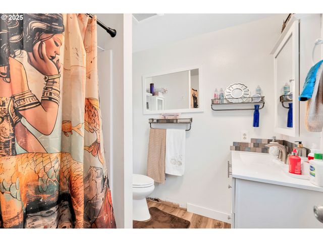 2828 Se 45TH Ct, Hillsboro, OR 97123