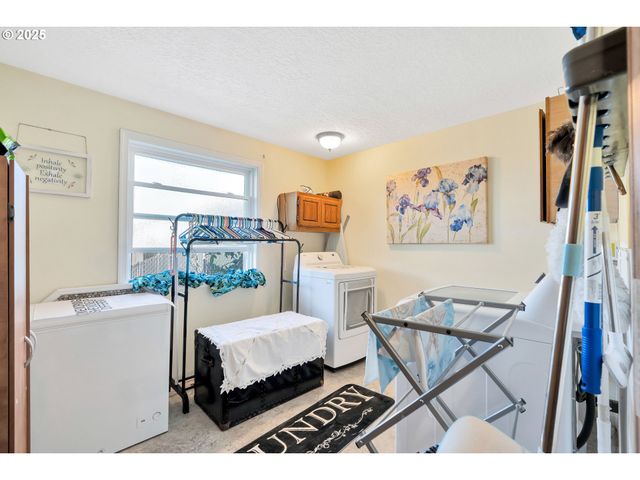 2828 Se 45TH Ct, Hillsboro, OR 97123