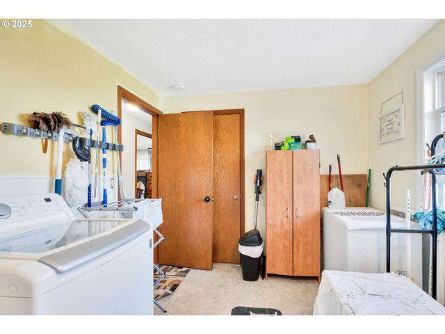 2828 Se 45TH Ct, Hillsboro, OR 97123