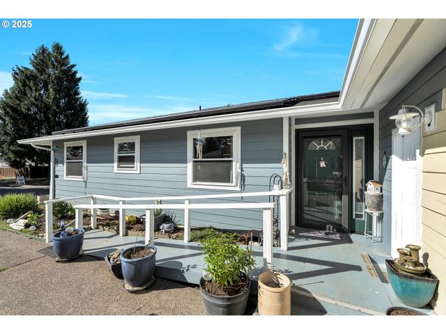 2828 Se 45TH Ct, Hillsboro, OR 97123