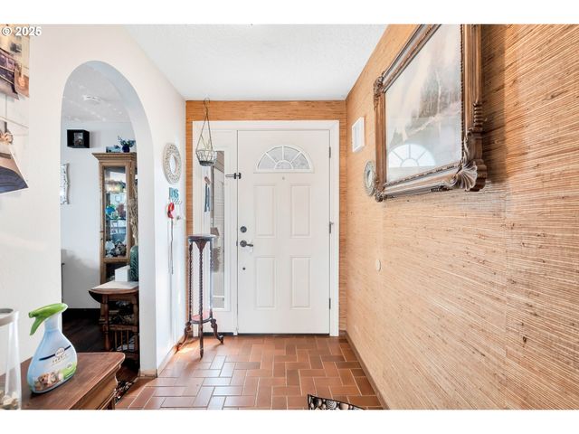 2828 Se 45TH Ct, Hillsboro, OR 97123