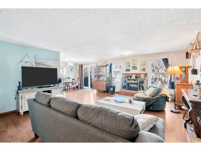 2828 Se 45TH Ct, Hillsboro, OR 97123