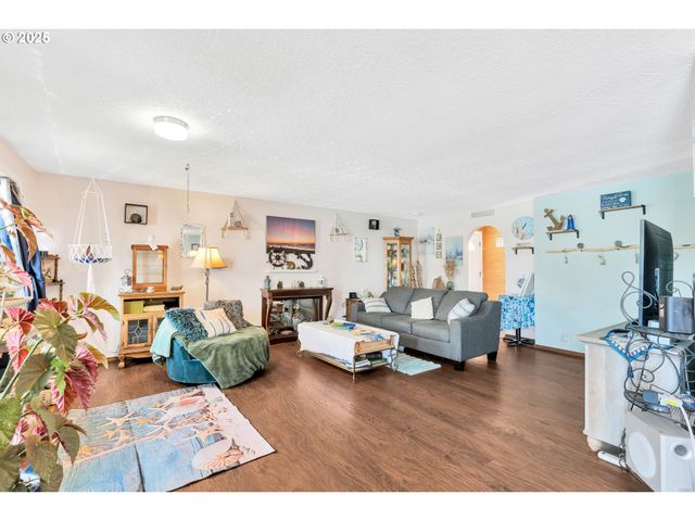 2828 Se 45TH Ct, Hillsboro, OR 97123