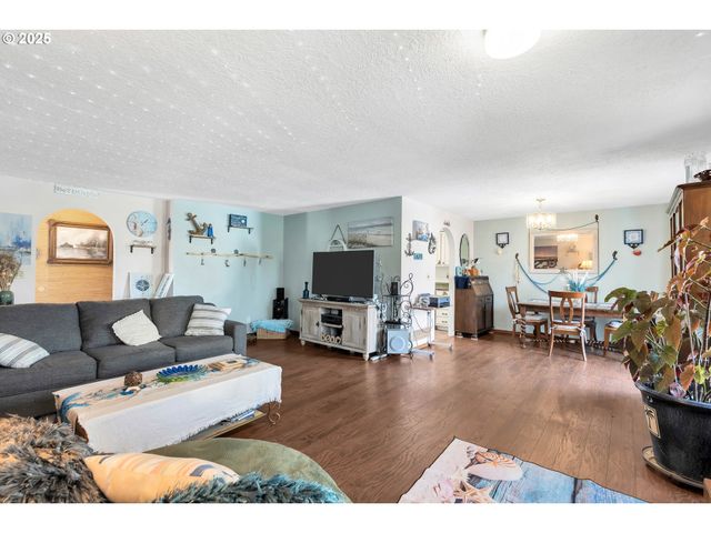 2828 Se 45TH Ct, Hillsboro, OR 97123