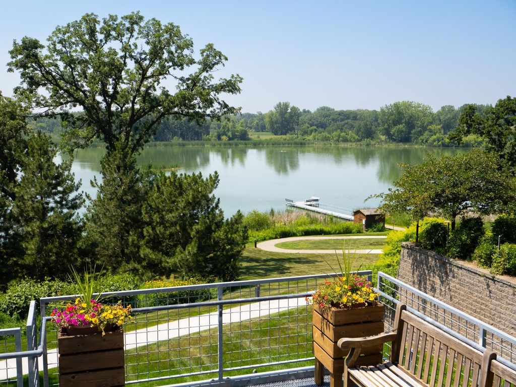 1900 Rush Lake Trail 112, New Brighton, MN 55112