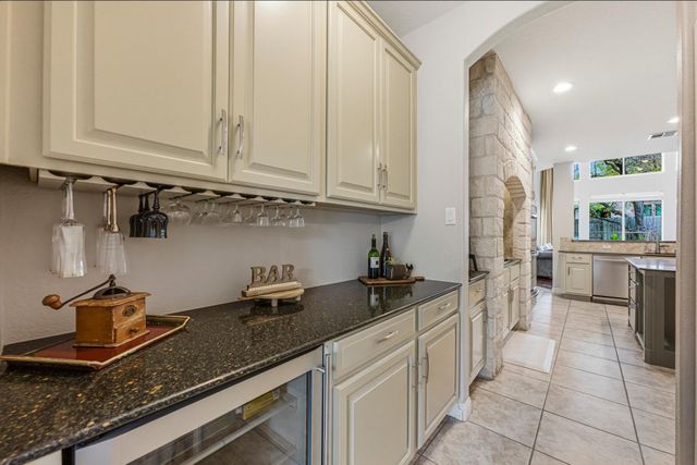 6817 Blissfield DR, Austin, TX 78739